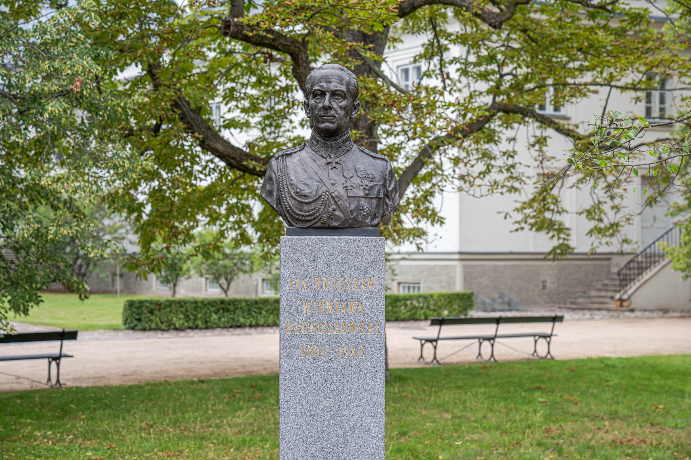 Bronze bust of General Bolesław Wieniawa-Długoszowski in Łazienki Park, Warsaw, Mr.M by Marko Tadić