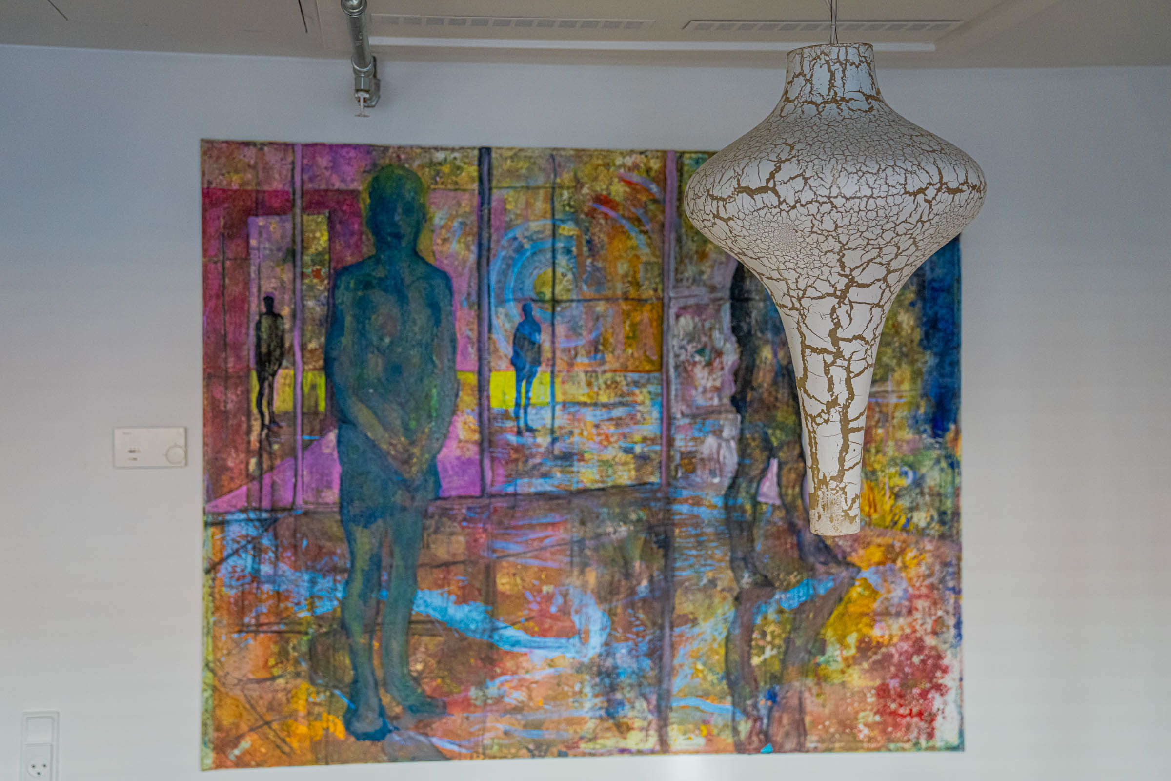 Large abstract canvas with human figures and a crackled ceramic pendant lamp in the suite, photo by Marko Tadić, founder of Mr.M blog