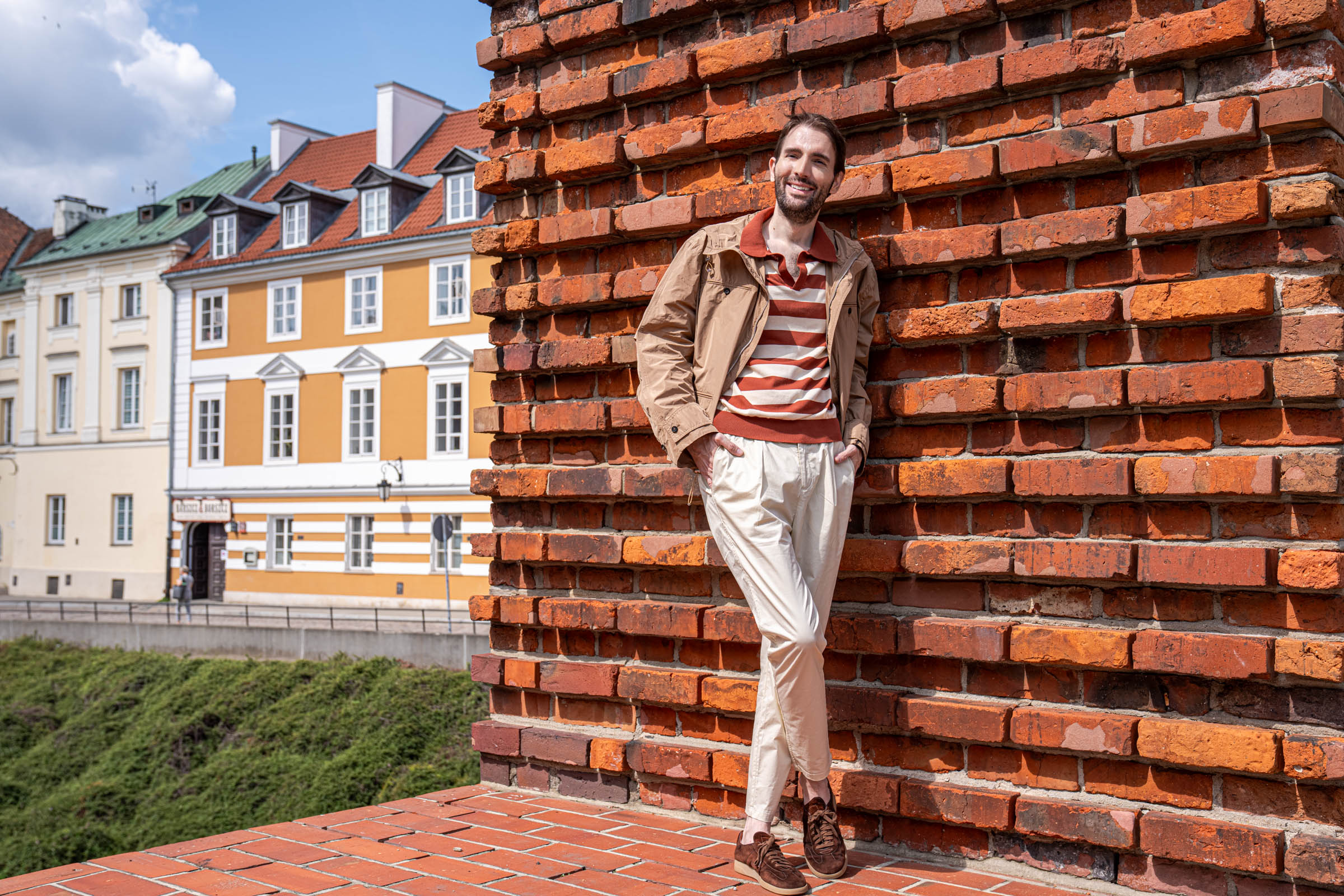 Full-length shot of Marko Tadić inside the Warsaw Barbican passage in cream trousers