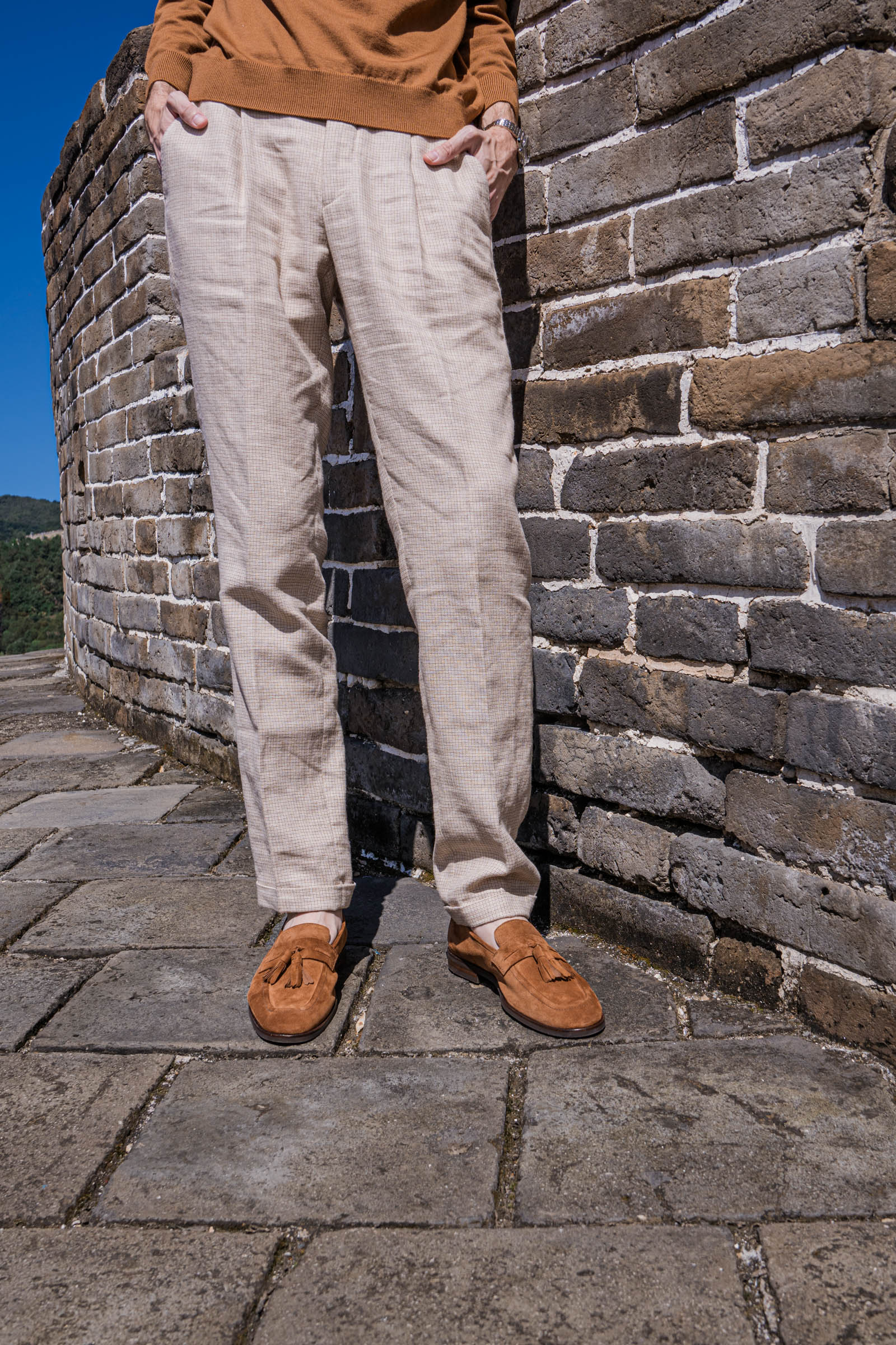 Svetle Kiton pantalone sa karakterističnim pepito houndstooth printom - primer napuljske krojačke škole i porodične tradicije Paone