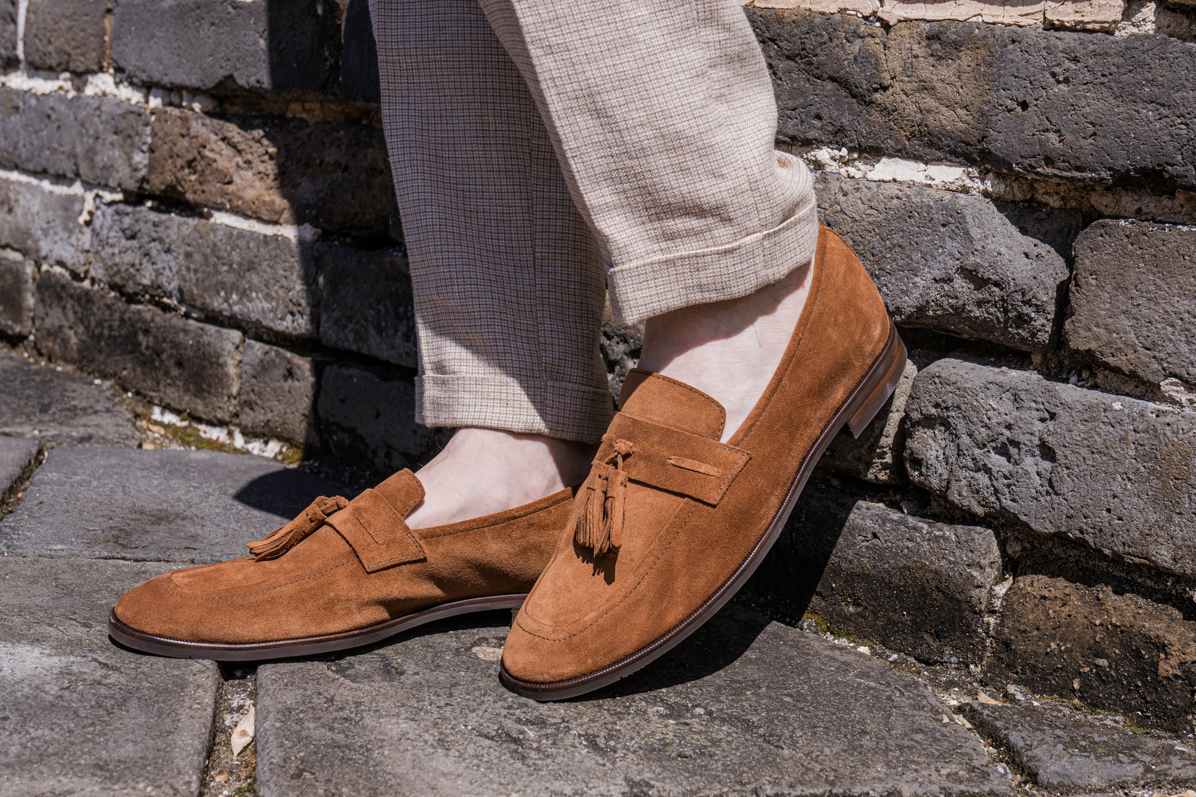 Carlos Santos mokasine model Whindersson 1989 u braon suede sa tassel detaljima - portugalska tradicija kvalitetne obuće