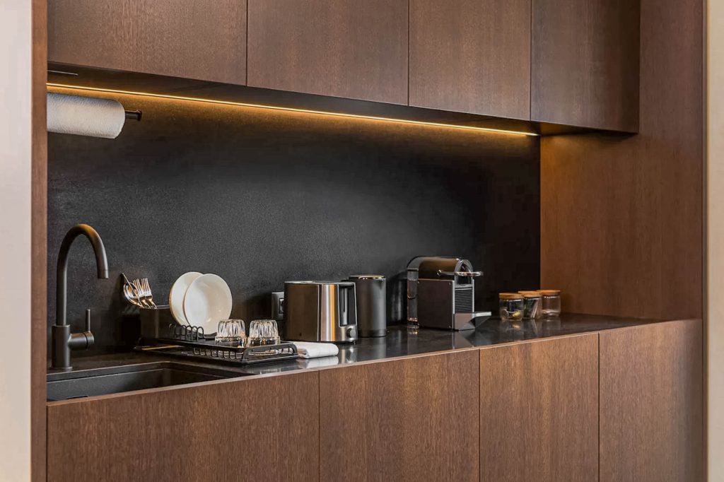 Kuhinjski deo sa espreso aparatom i tosterom u apartmanu Master Trevi Rim – foto Marko Tadić, osnivač Mr.M by Marko Tadić bloga